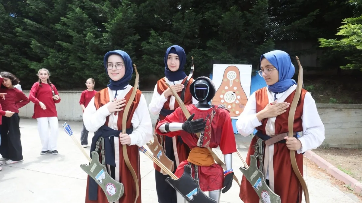Türkiye'nin nüfusa kayıtlı robotu CANİKMAN Öğrencilerle Buluştu Türkiye'nin nüfusa kayıtlı robotu CANİKMAN Öğrencilerle Buluştu
