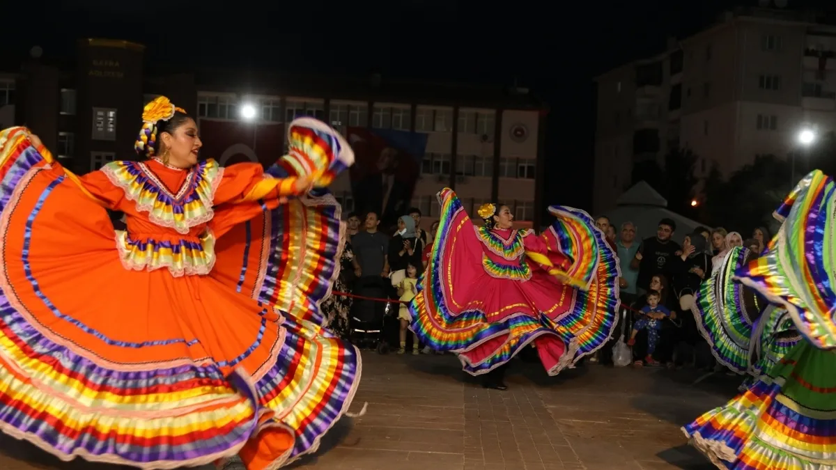 36. Uluslararası Samsun Halk Oyunları Festivali Başlıyor 36. Uluslararası Samsun Halk Oyunları Festivali Başlıyor