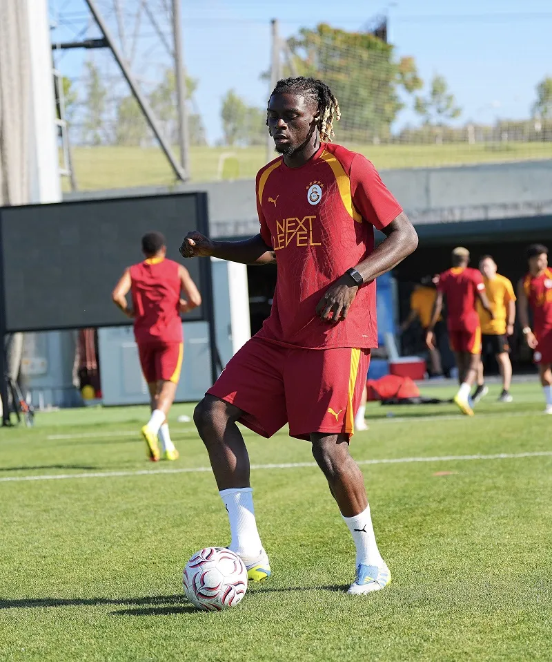 Galatasaray'ın Yeni Transferi Lesley Ugochukwu İlk antrenmanına çıktı, Lesley Ugochukwu kimdir? Galatasaray'ın Yeni Transferi Lesley Ugochukwu İlk antrenmanına çıktı, Lesley Ugochukwu kimdir?
