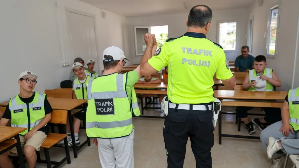 Down Sendromlu &Ccedil;ocuklara Uygulamalı Trafik Eğitimi