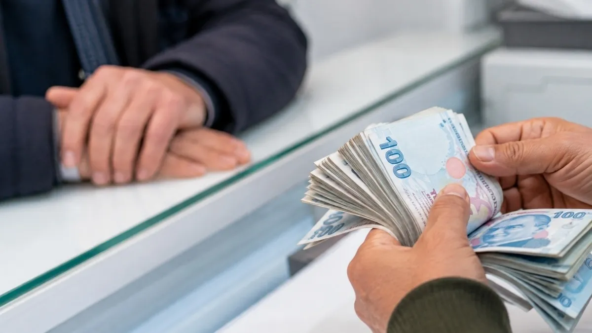Emekli maaş farkları ne zaman yatacak? 3 bin 552 TL için gözler SGK'da Emekli maaş farkları ne zaman yatacak? 3 bin 552 TL için gözler SGK'da